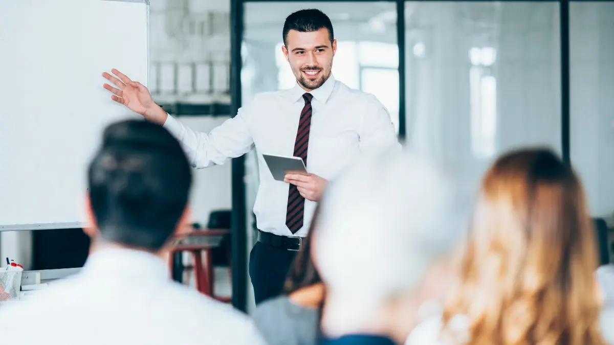 Formation sur-mesure vs catalogue pourquoi le standard ne suffit pas
